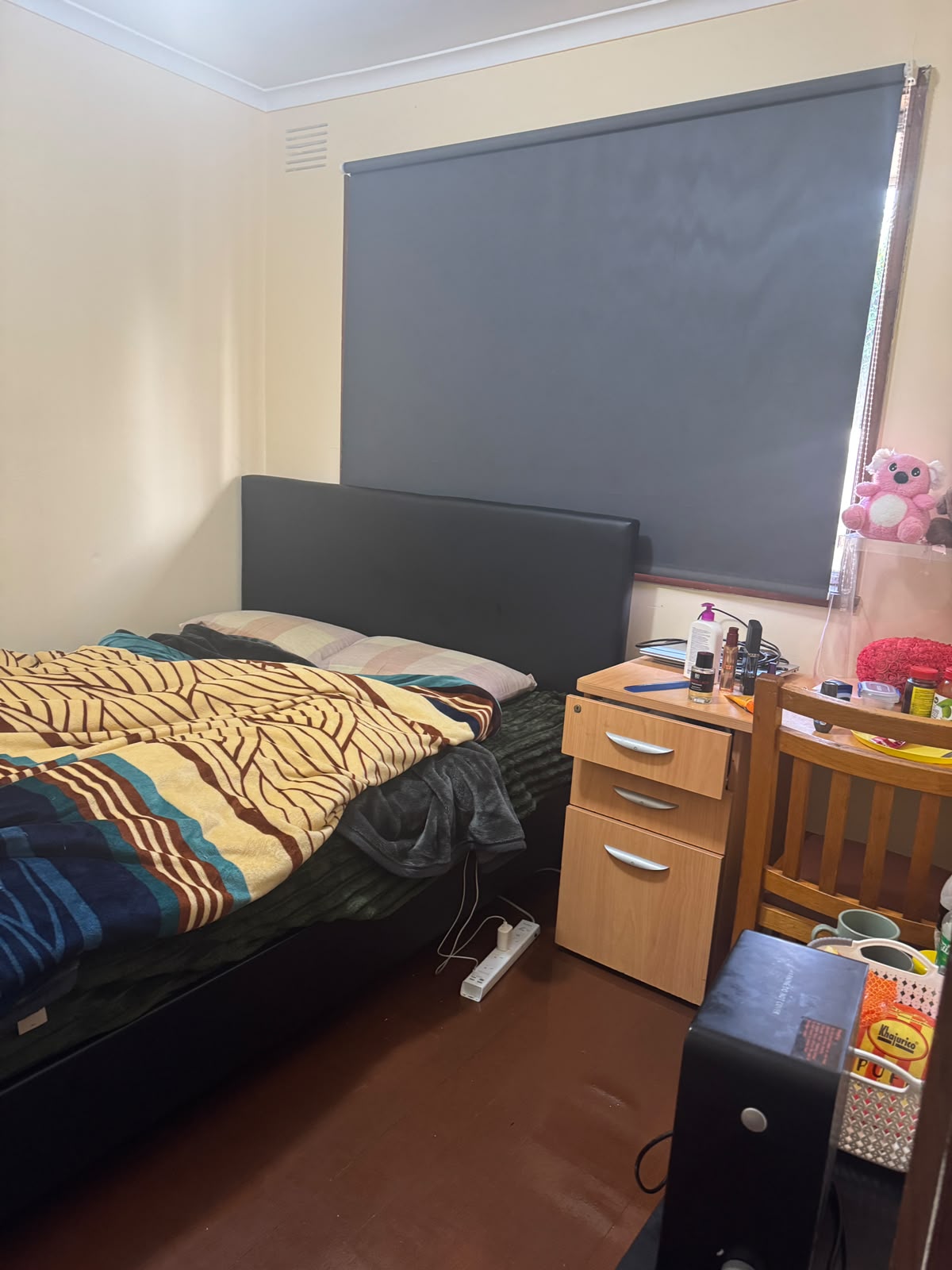 Furnished room in a 2-bedroom unit photo 1