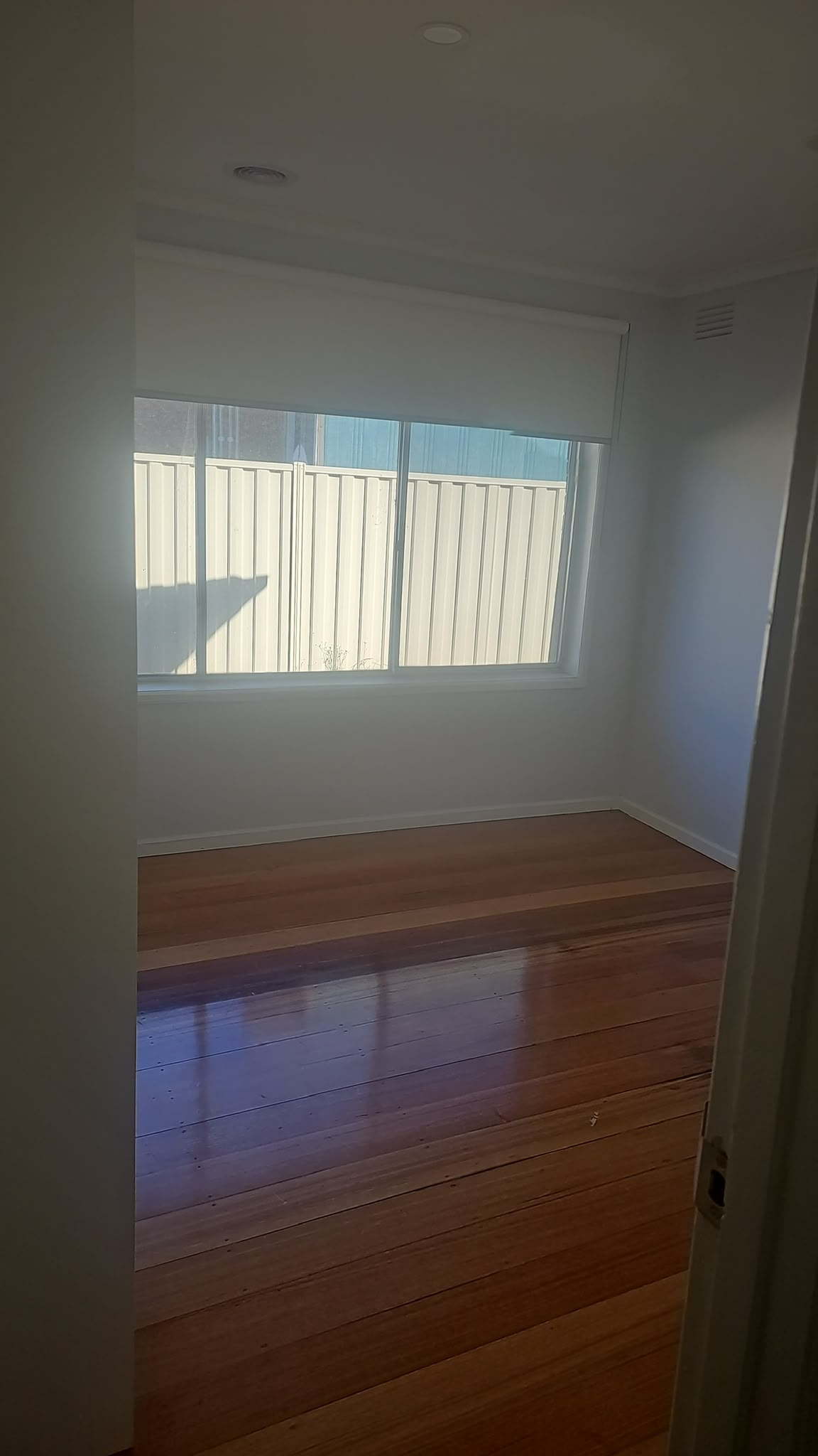 Spacious room in a 3-bedroom house photo 2
