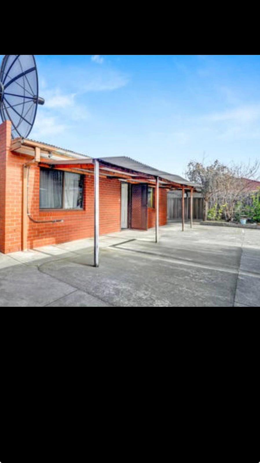 Fully furnished room in a 2-bedroom granny flat photo 2