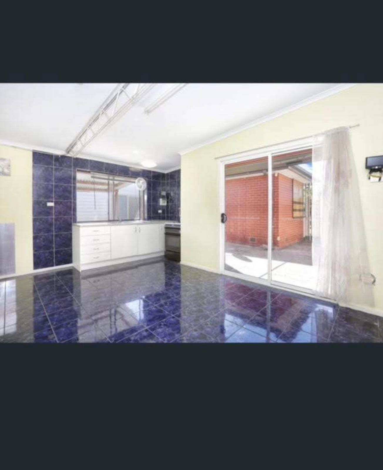 Fully furnished room in a 2-bedroom granny flat photo 3